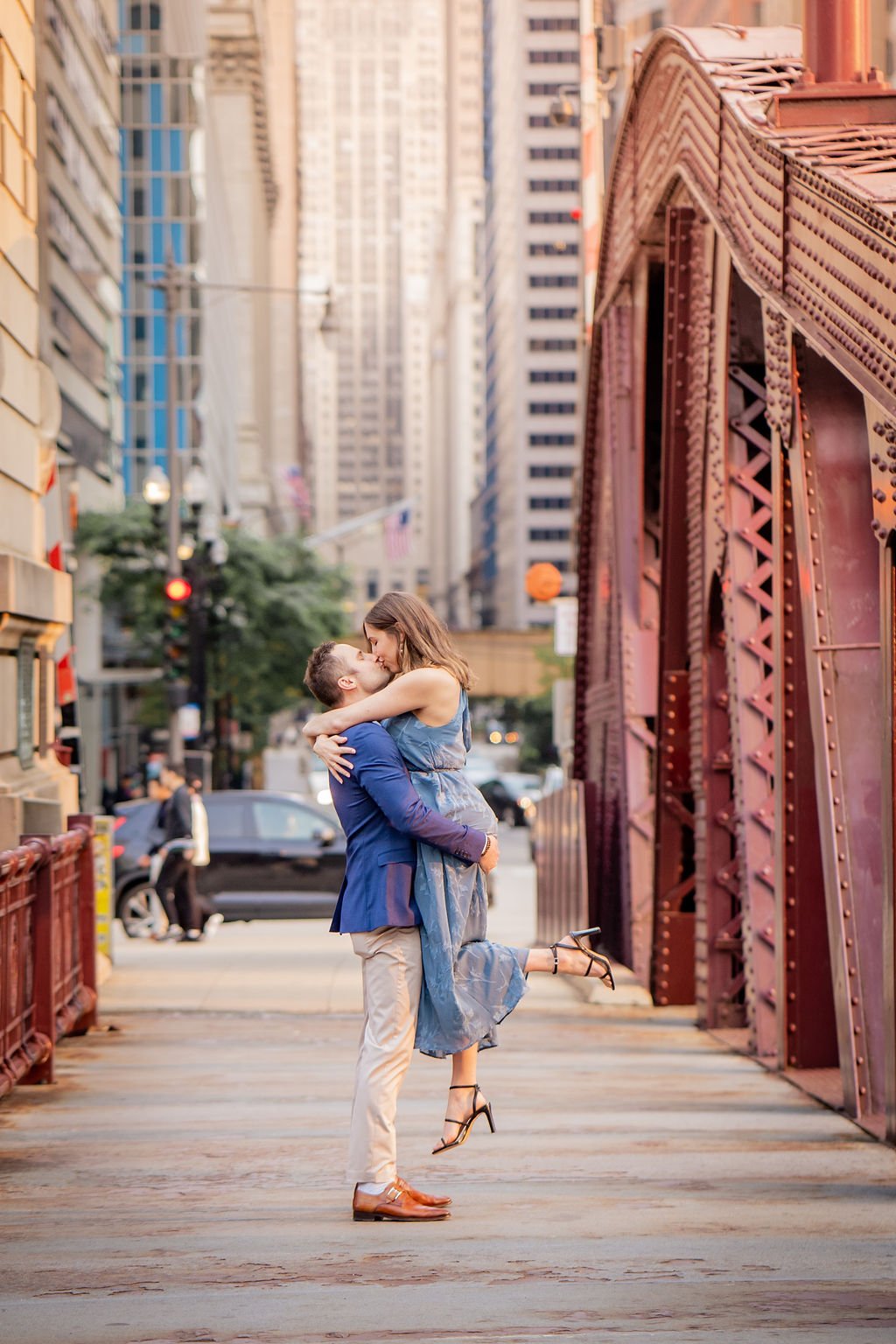 Chicago-River-Walk-Engagement-Photos (5).jpg