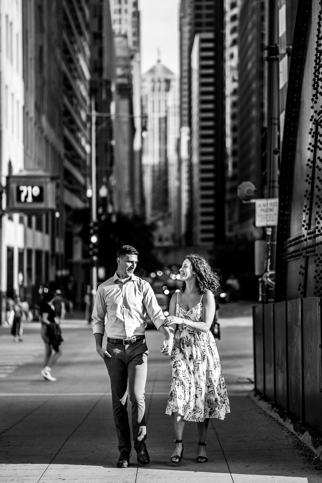 chicago-riverwalk-engagement (5).jpg