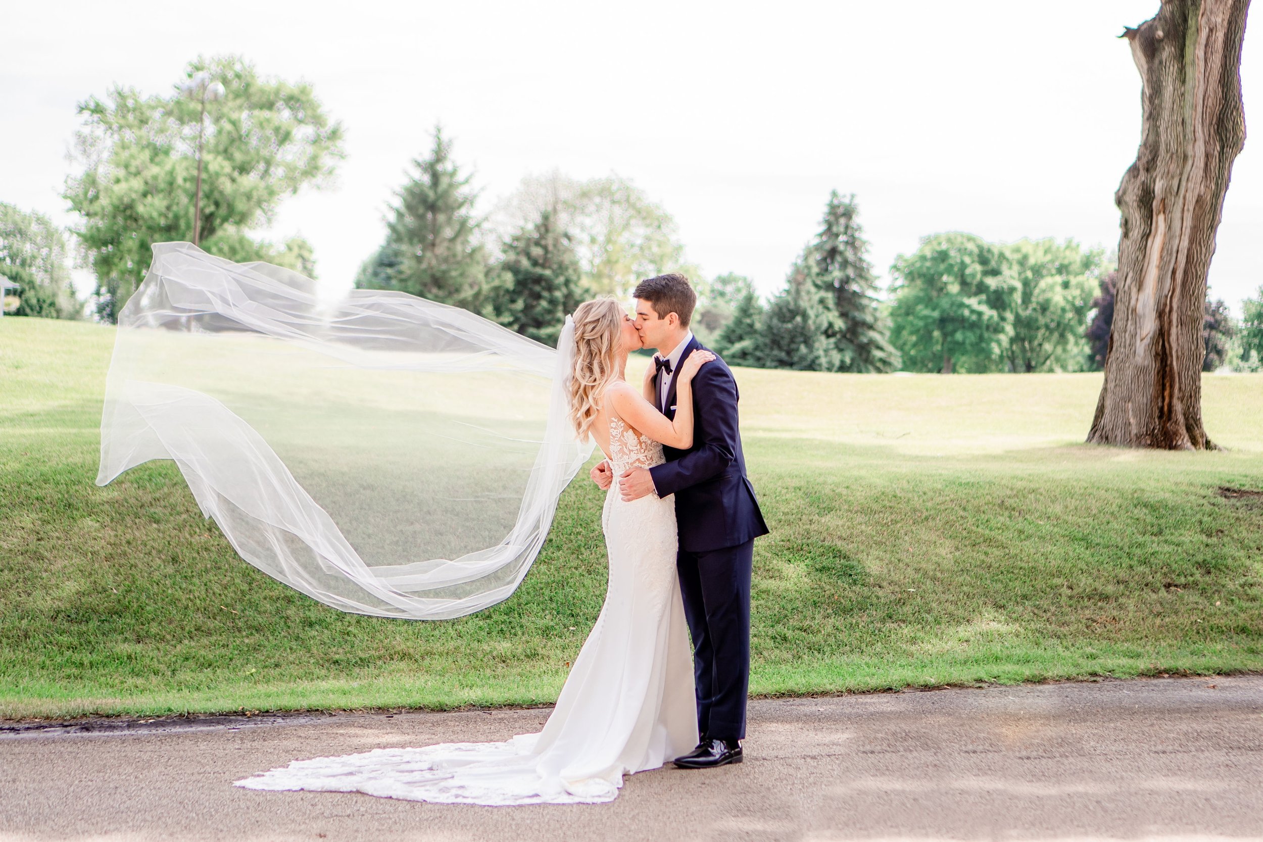 A Dreamy June Wedding at Arrowhead Country Club